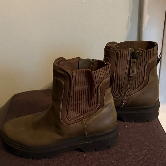 Women’s Brown Leather Boots - Picture 2 of 6